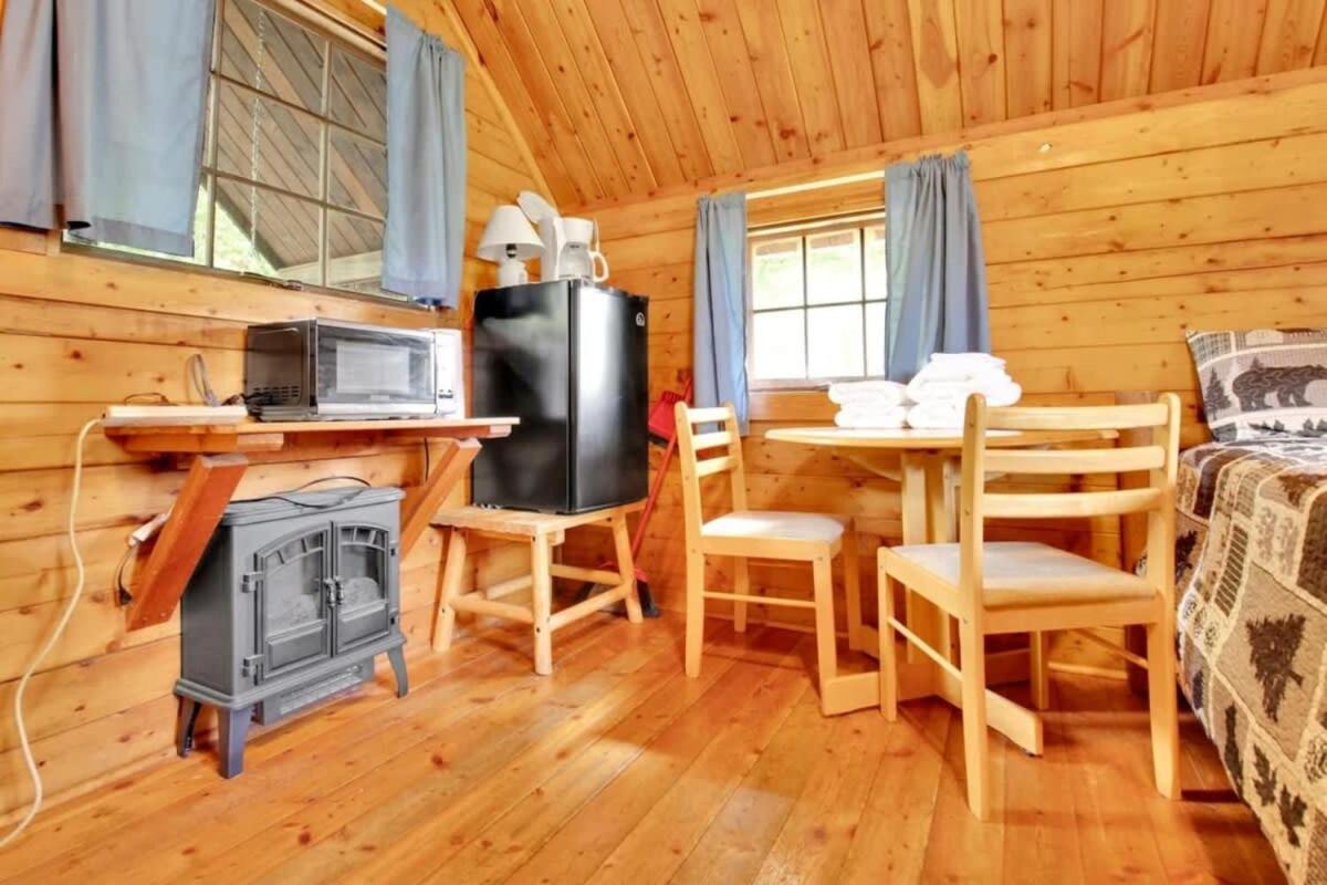 Rustic Cabin With Pool Access Bloomington Ngoại thất bức ảnh