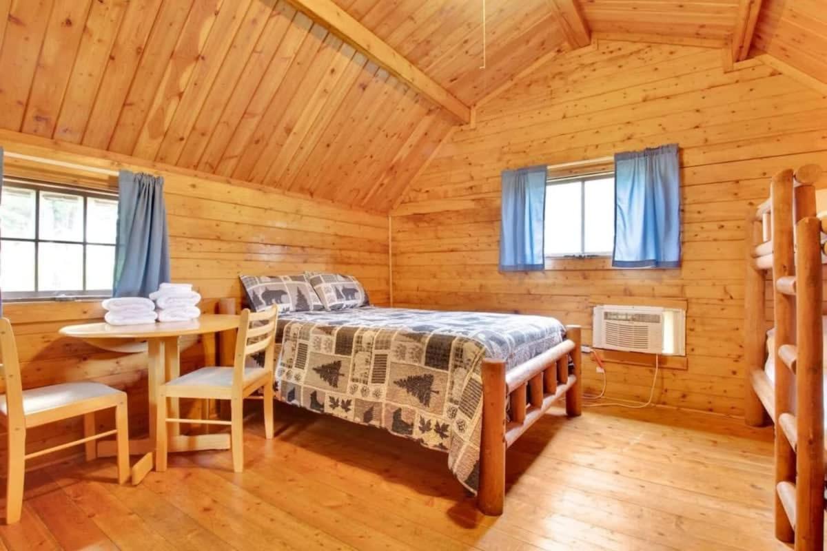 Rustic Cabin With Pool Access Bloomington Ngoại thất bức ảnh